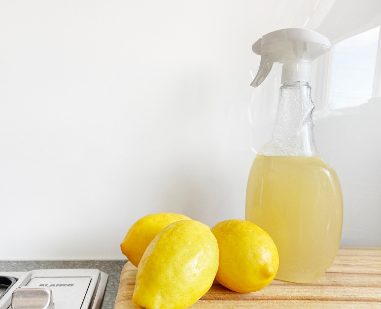 Spring cleaning hacks: use baking soda and vinegar